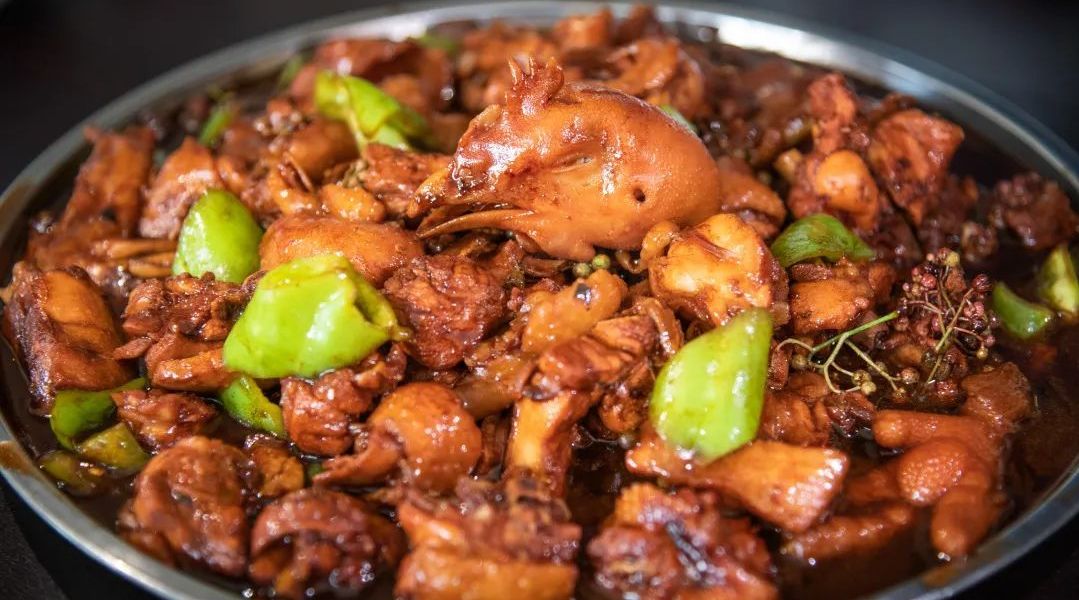 据说山东炒鸡界三强，枣庄辣子鸡、临沂炒鸡、莱芜炒鸡…