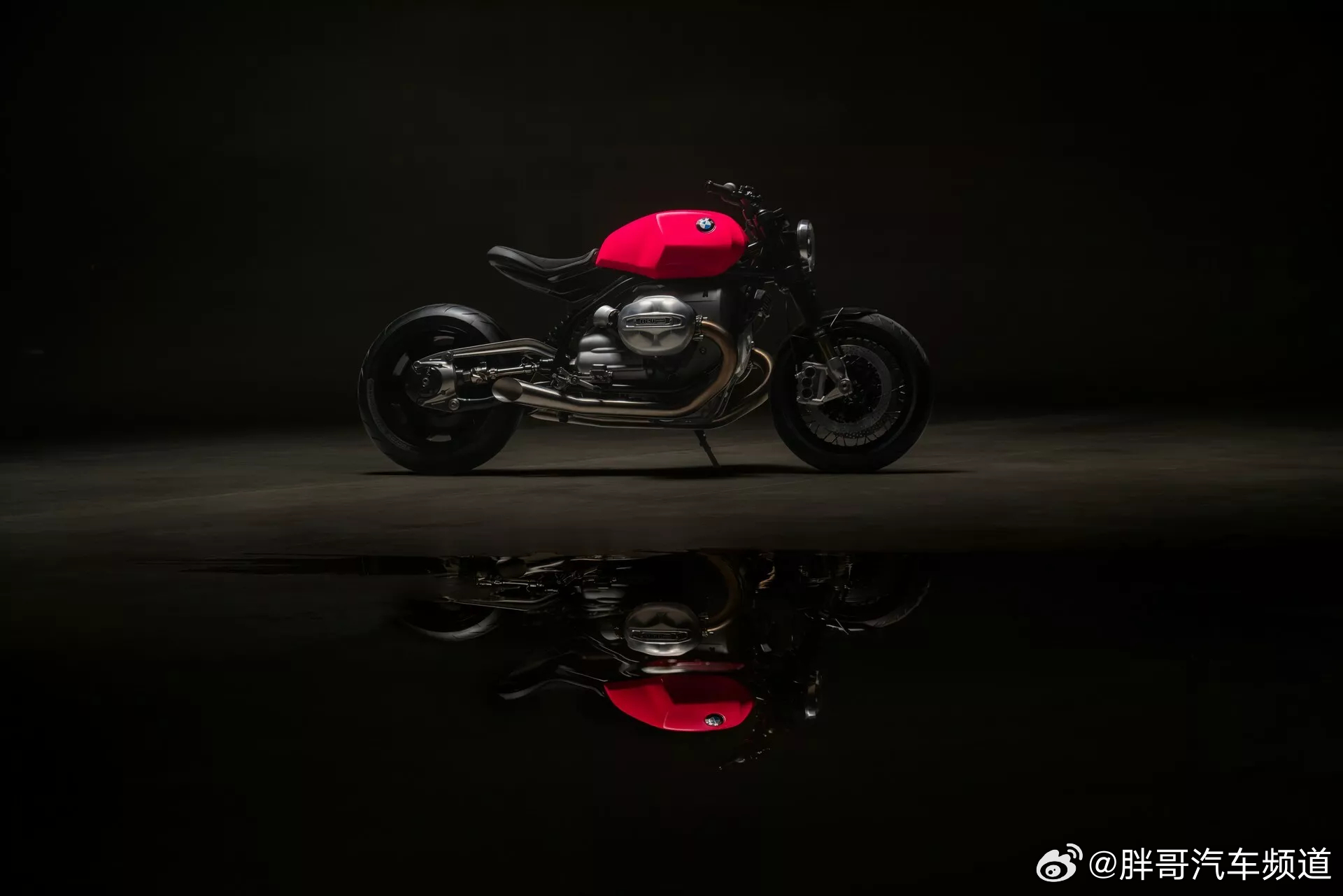 R20概念车发布，排量2000cc，为史上排量最大的“拳击手”系列发动机