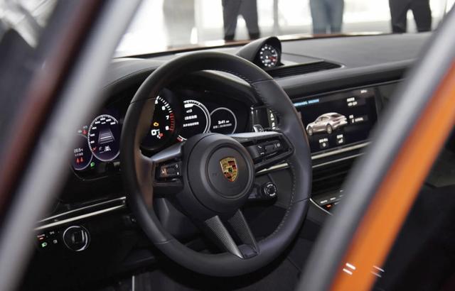 在华销量暴跌40%！保时捷不再风光，经销商集体“造反”