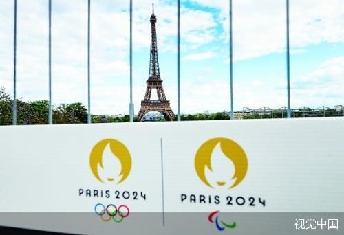 奥运五环和残奥会会徽出现在埃菲尔铁塔前围栏上的标志上。