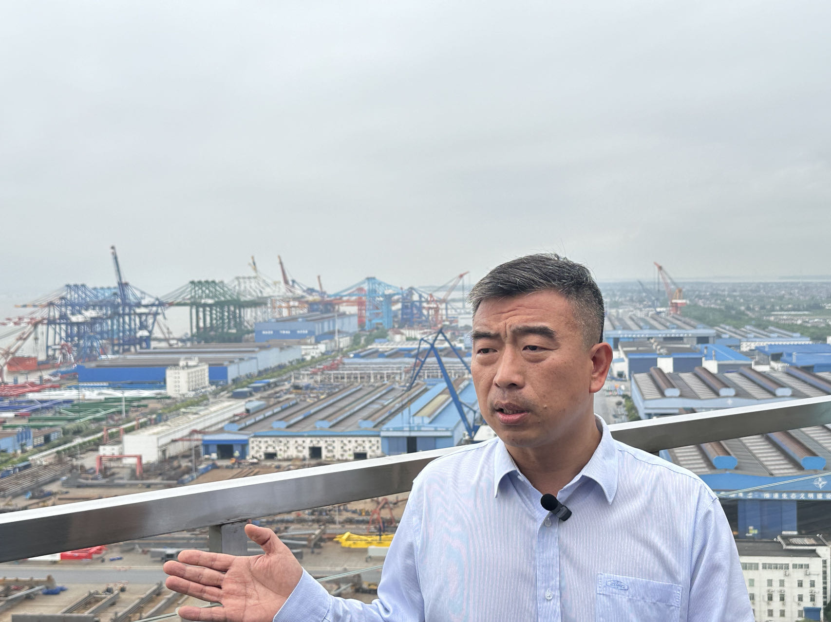 振华重工长兴分公司副总经理徐建中。