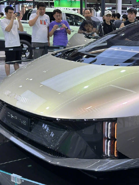 老板：概念车不考虑量产的，大胆干 设计师：那我...敞开整咯