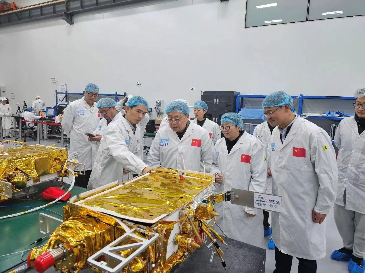 金亚秋院士指导卫星研制