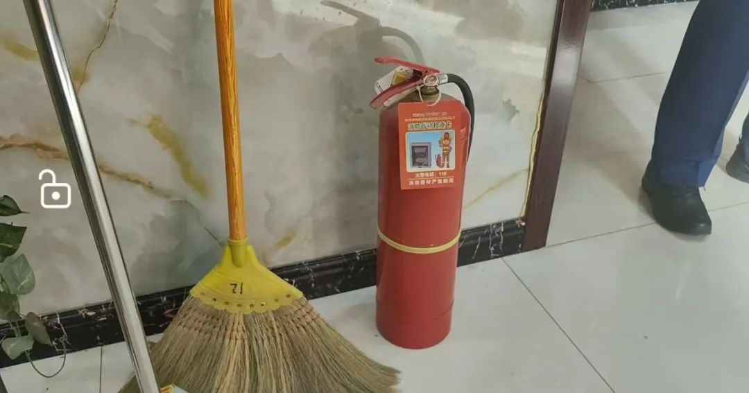 怎么使用灭火器灭火科目一 ad4a-14f9a4de24aa7f366776cdd9f843cab0.jpg