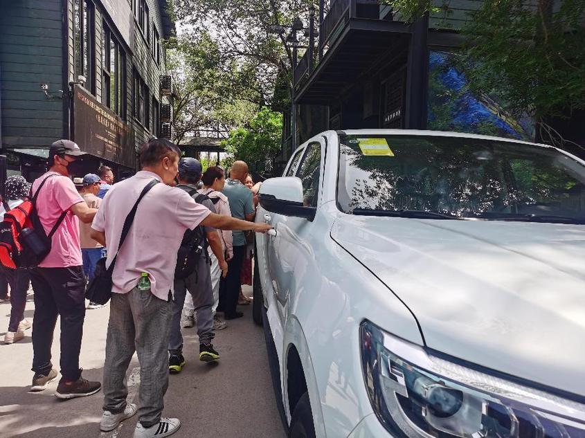 乌鲁木齐高新区（新市区）：汽车展销走进景区 点燃消费热情