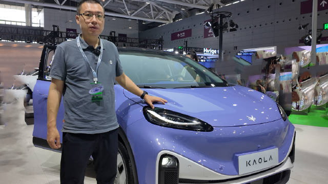 2024粤港澳车展 极狐考拉五座版来了吗？电滑门太适合接送孩子