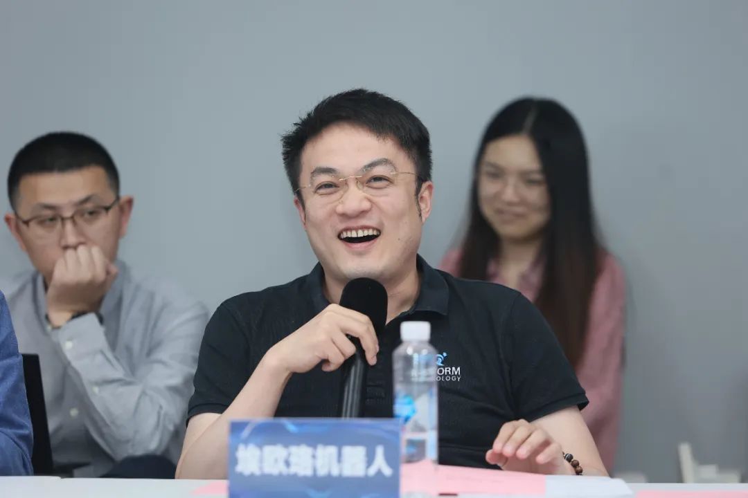 提到高空作业机器人的市场机会,埃欧珞机器人CEO姚冬暐已经笑得合不拢嘴。