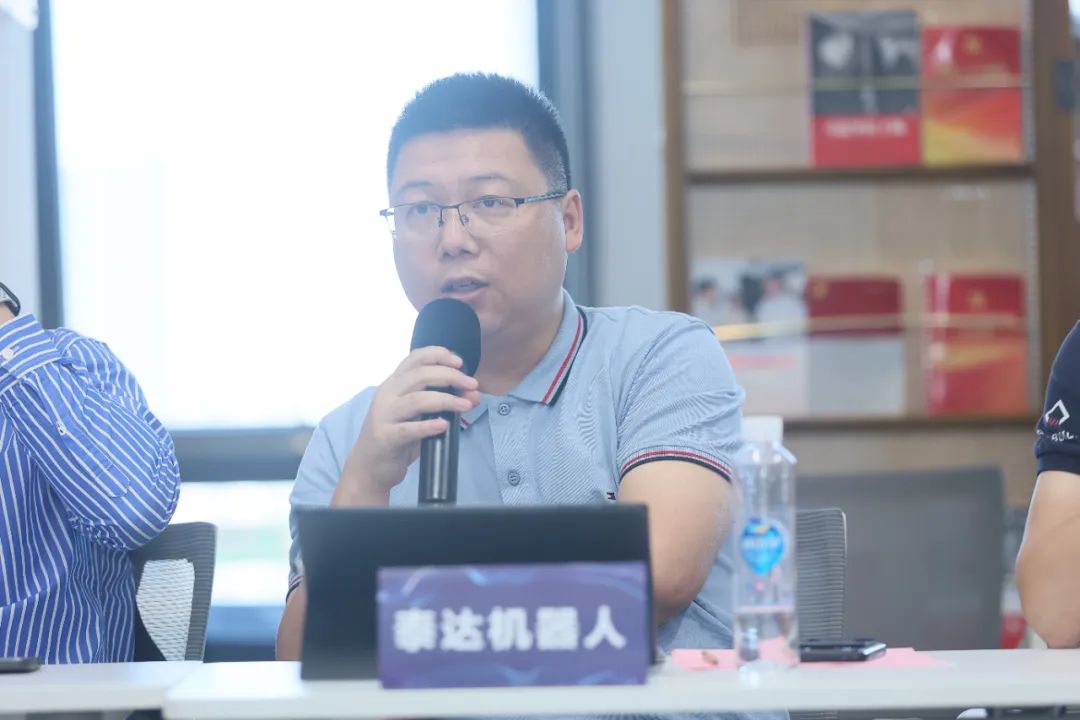 泰达机器人VP孙远翔说:这次是慕名而来,早就想参加4月26日机器人专场深圳站,但遗憾错过,这次终于如愿。