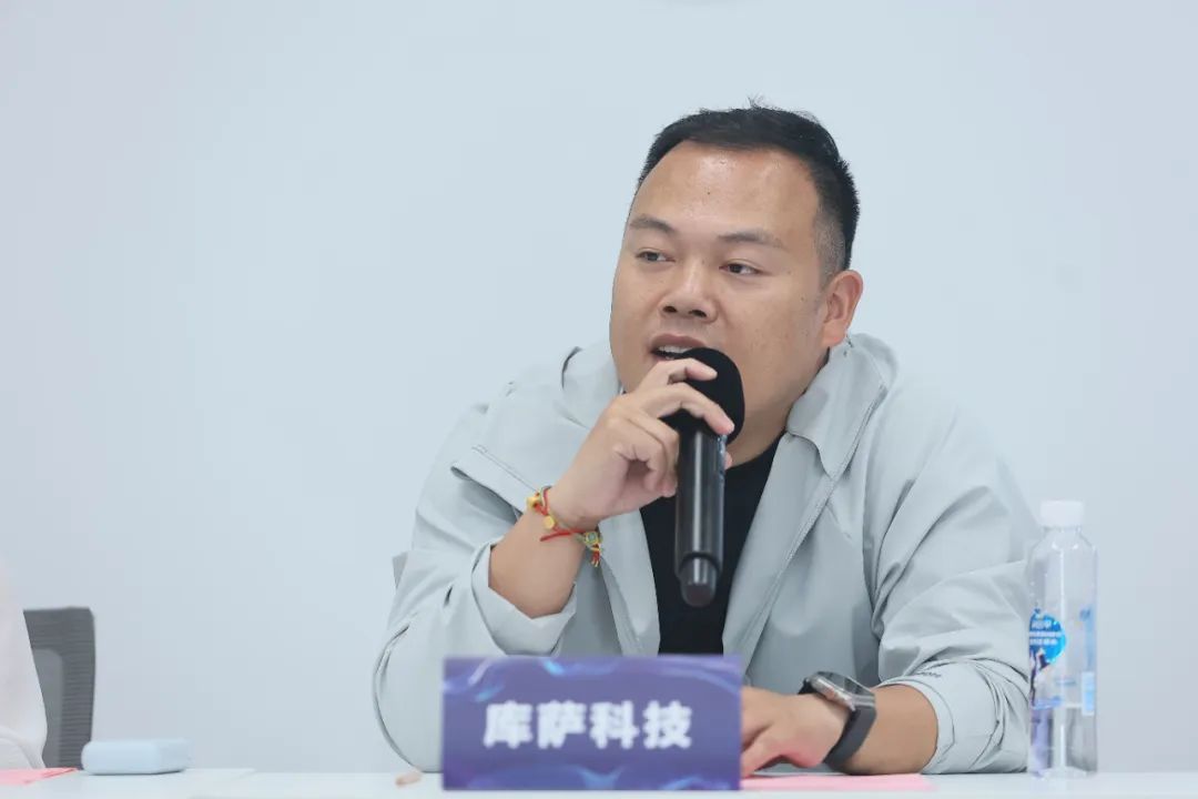 库萨科技CFO丁黎斌分享了商用机器人解决方案的红利。