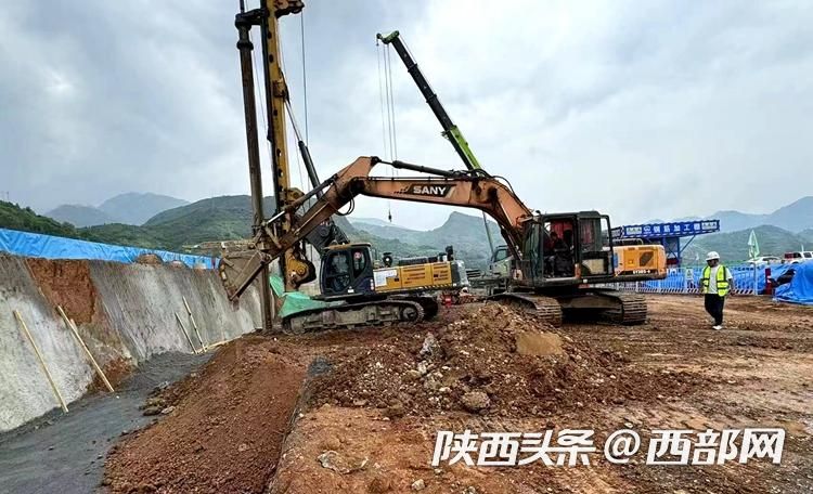 西十高铁漫川关站开工建设