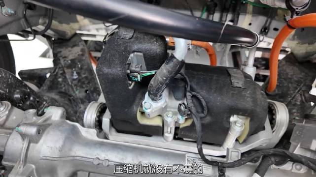 这辆星纪元ES不仅使用了铝合金前防撞梁…