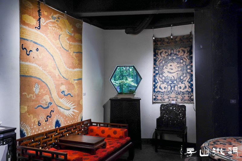 “雲水自在”丝路经纬文化——中华龙毯展现场