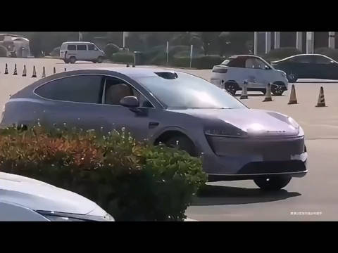 华为鸿蒙智行首款轿跑SUV智界R7来了