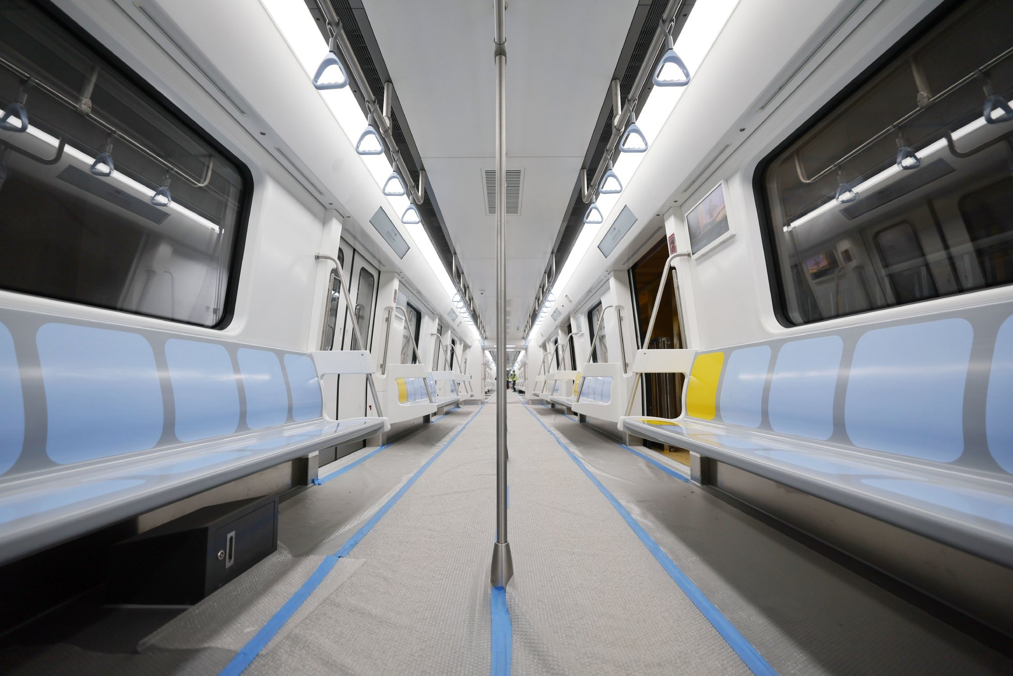 6月15日,地鐵3號線列車內部景觀。 新京報記者 陶冉 攝
