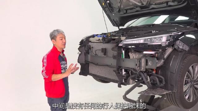 这辆长安启源A05的前后防撞梁，算得上中规中矩，前梁双层辊压钢板…