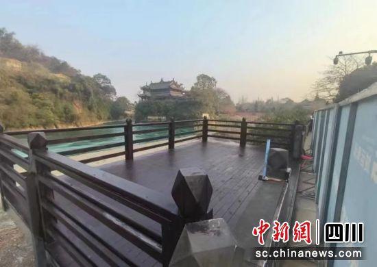 都江堰景区内修缮一新的观景平台。都江堰市都江圣源旅游有限公司供图