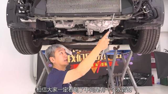 这辆长安启源A05的底盘设计和布局，与我们之前拆过的长安UNI-V基本相似