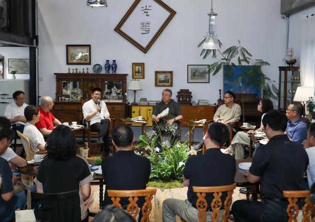 6月21日下午，30多名政商学界专家学者齐聚一堂，交流文创产业和文创街区发展经验。闵行区 供图