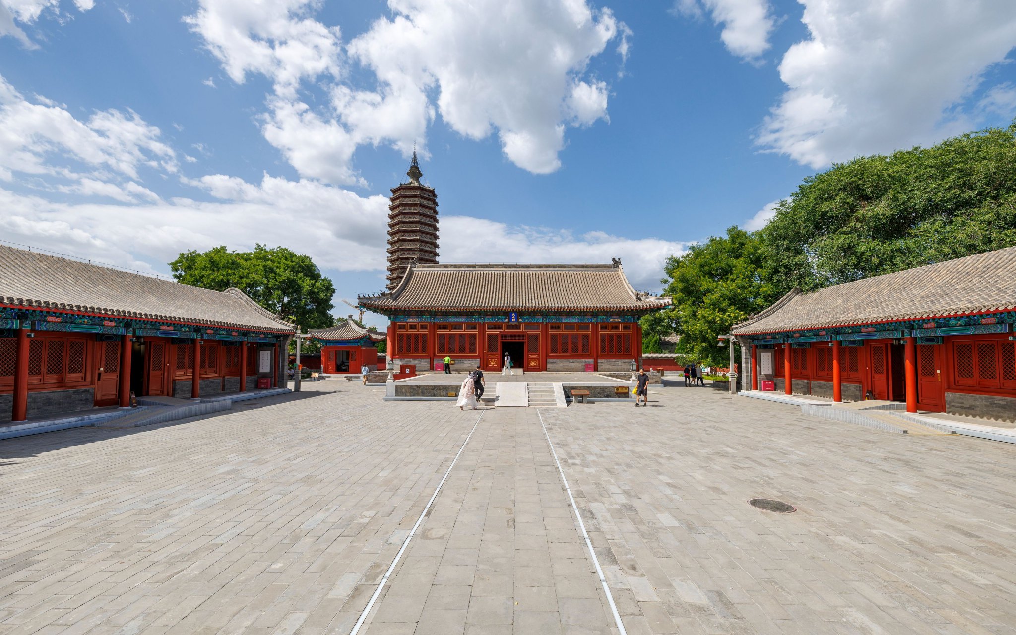 6月23日,藍天白雲下「三廟一塔」景區。新京報記者 王子誠 攝
