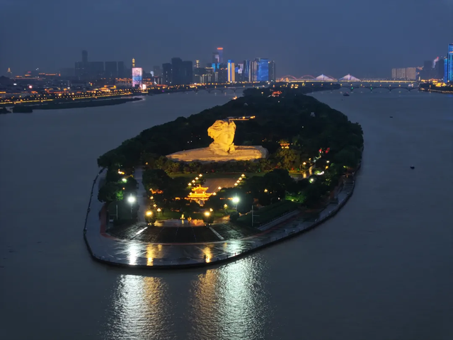 图为2024年6月24日晚橘子洲实景