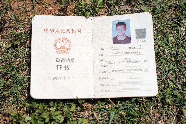 足球一级证书能当兵吗女,足球一级证书能当兵吗女生
