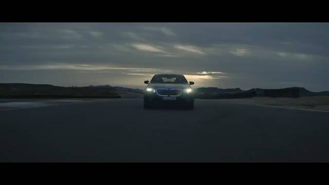 网友：宝马拍M5宣传片的广告模特一直选的很好…