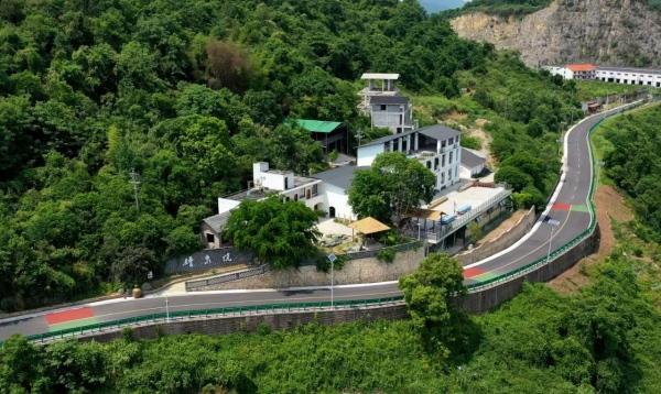 沙坪坝区“四好农村路”串起乡村文旅产业。沙坪坝区交通运输委供图
