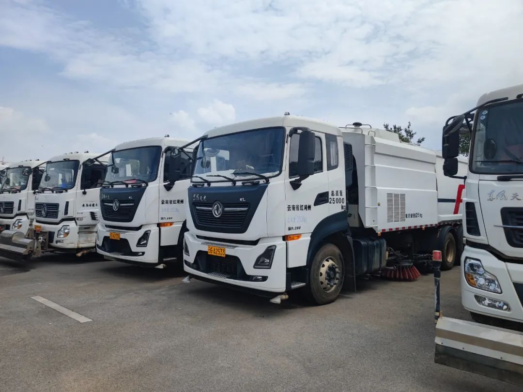 △图片来源/停车场里的东风汽车。时代周报记者 摄