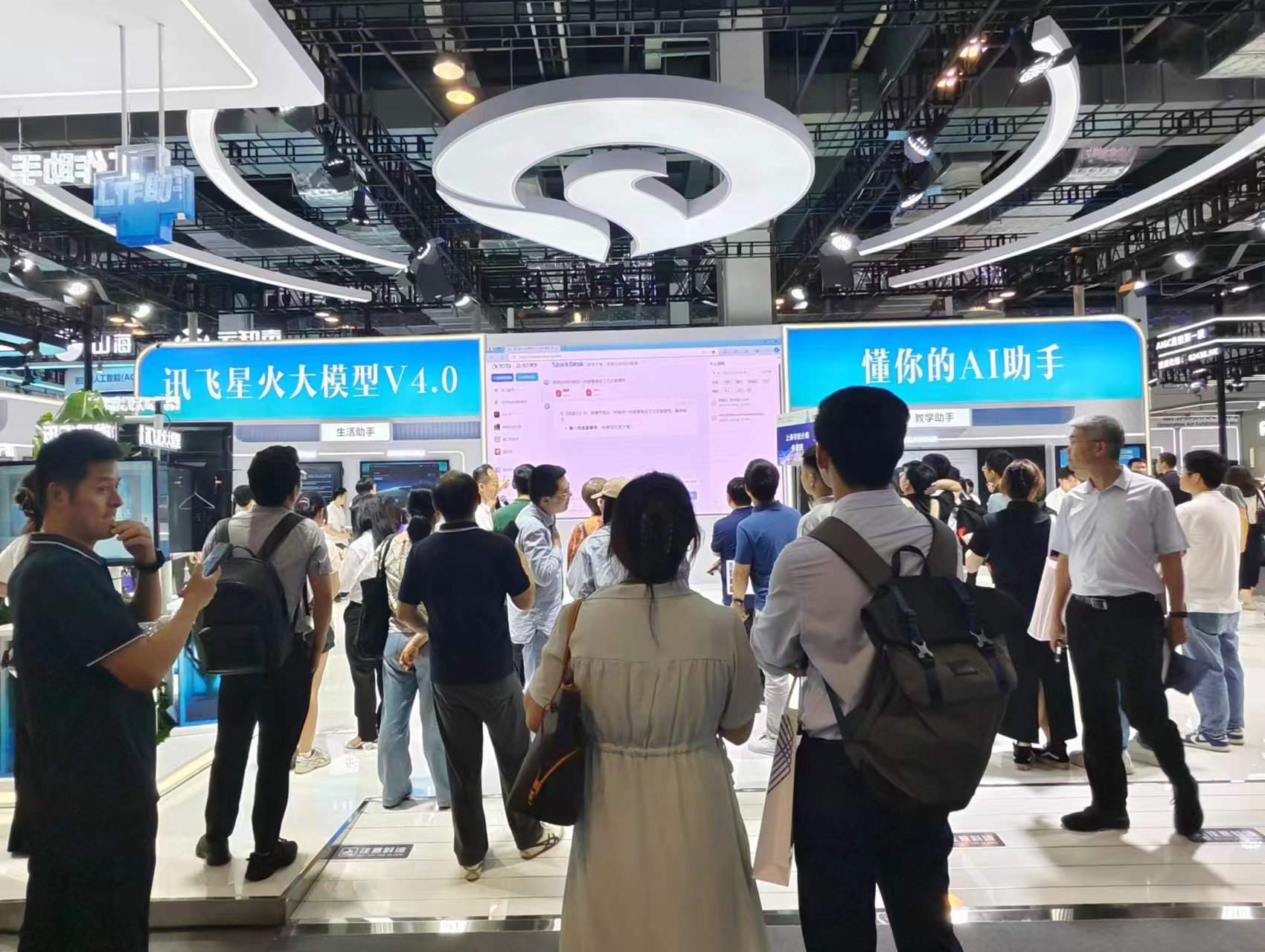 科大讯飞展台 图源:观察者网