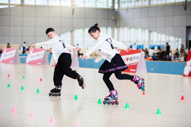 自由式轮滑比赛项目 0cb5-8d0cbae64800890caf5358942d3bcac2.png