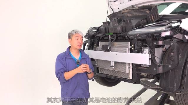 这辆极狐考拉的防撞梁总体来说中规中矩…