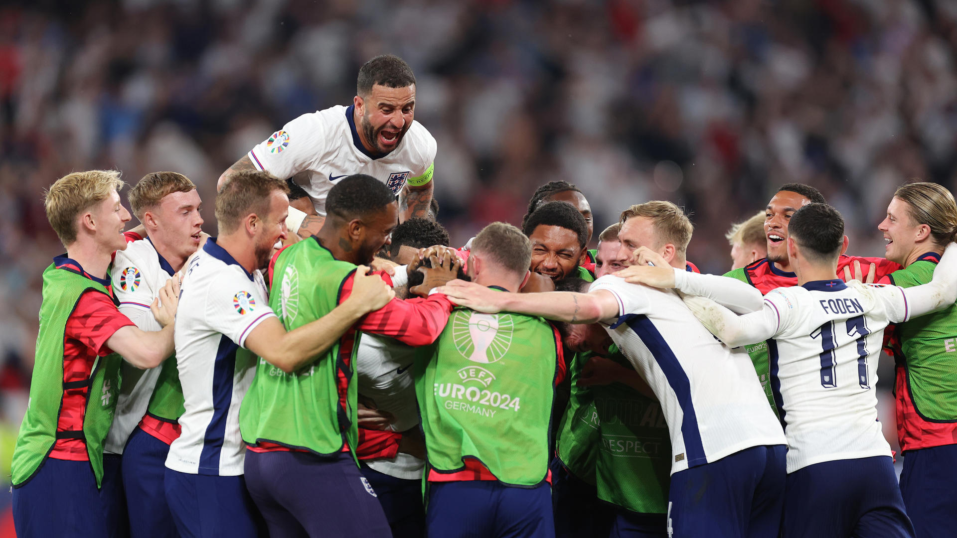 英格蘭將士慶祝勝利 圖據視覺中國
