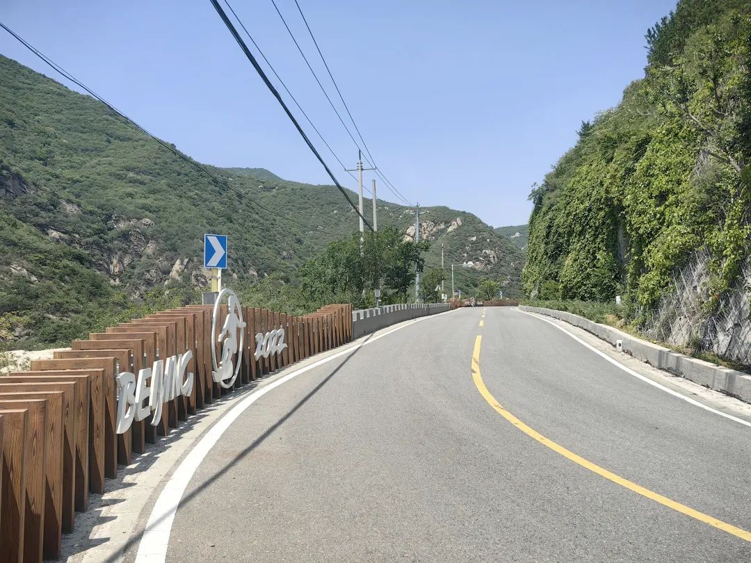 ▲延庆松闫路是北京市首条智慧普通公路,是 2022年北京冬奥会延庆赛区的重要赛场联络线之一。