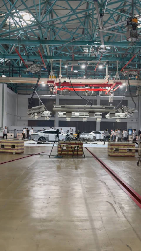 星纪元ES 2025第一台战损车！