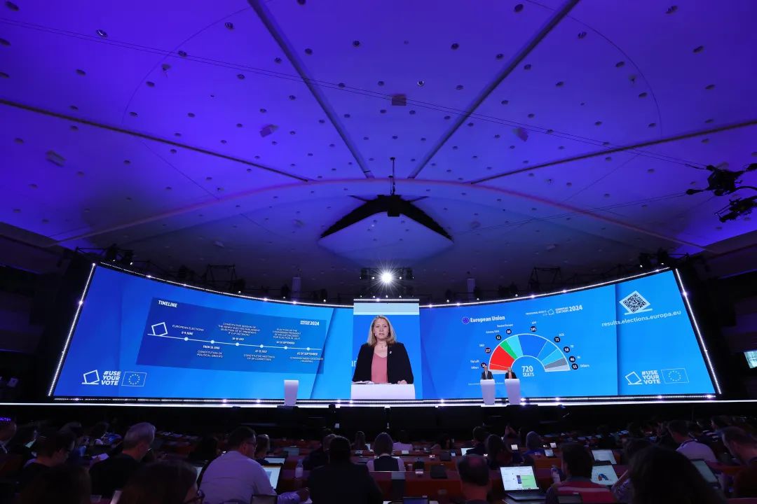 ▲6月10日，比利時布魯塞爾，歐洲議會選舉投票情況介紹會現場。統計結果顯示，歐洲議會向右傾斜明顯。新華社發
