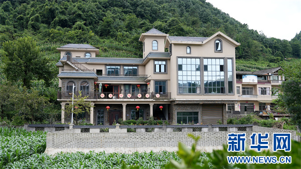 青山村塘坎组的“村房短住”房屋。新华网 周远钢 摄