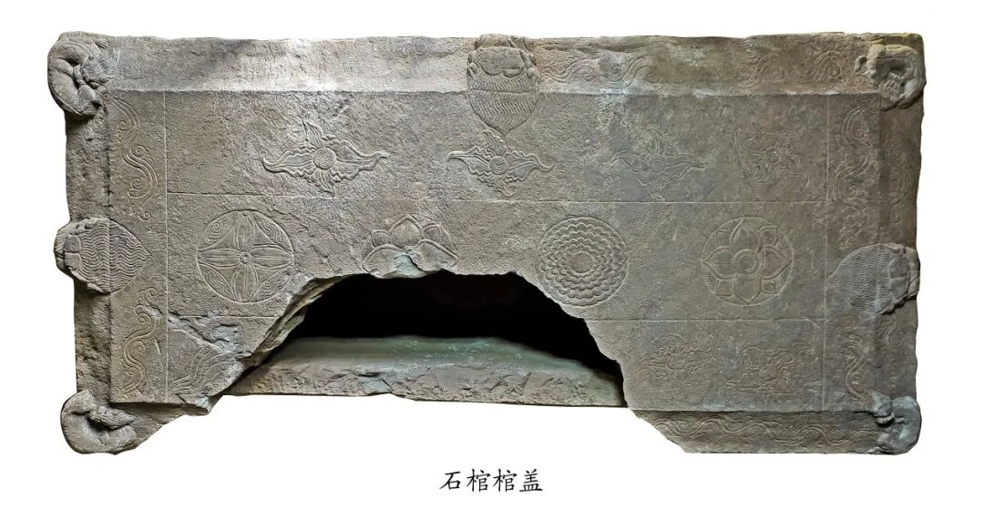石棺棺蓋。受訪者供圖