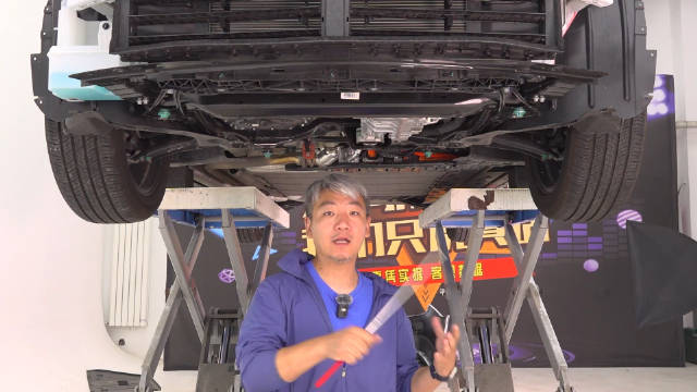 这辆比亚迪秦L的底盘比秦PLUS有了明显的进步…