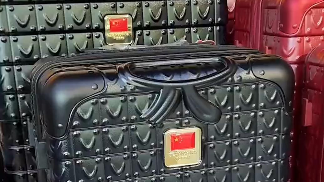 奥运行李箱“英俑”刷屏