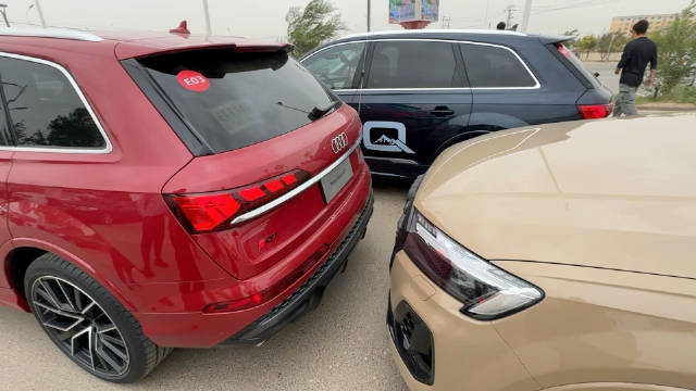 奥迪Q7 推出的三个新颜色，伊斯坦布尔红、萨塞尔金、阿斯卡利蓝…