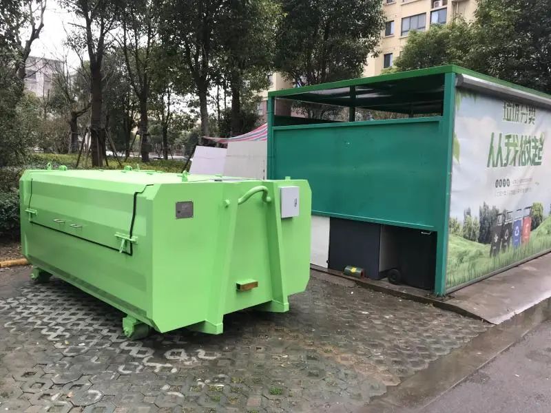 几种常用的装修垃圾堆放方式。 陈玺撼 摄