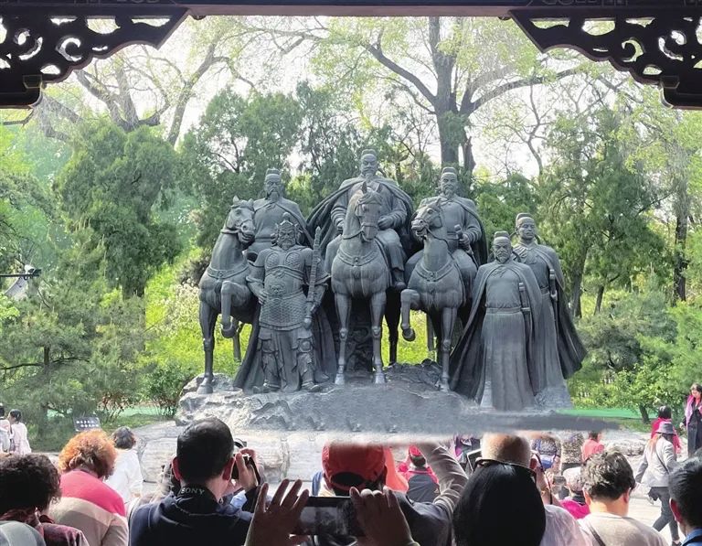 龙兴晋阳雕塑 邓寅明 摄