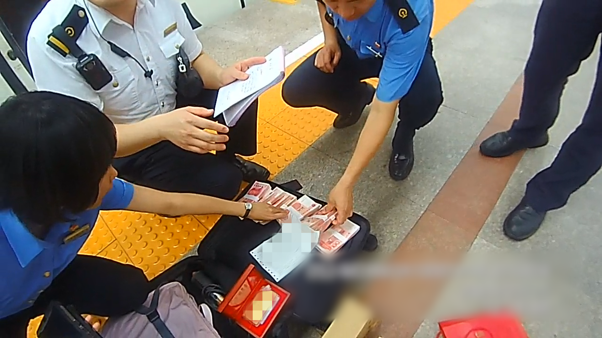 王女士遺落在車廂的行李箱。 圖源:北京鐵路公安處
