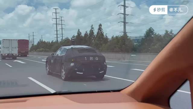 小米SUV路试视频曝光，造型低趴运动，你期待吗？