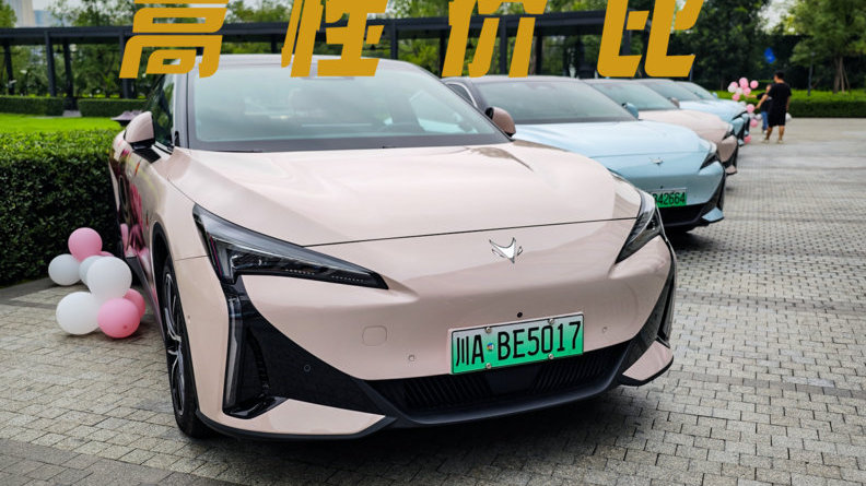 极狐阿尔法S5成都交付，车主称性价比高，对比小米SU7后做的选择