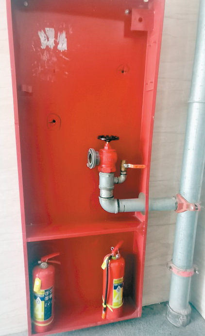 怎么使用灭火器和消防栓 383b-5cb6586be71b1bb04935fcca8ab535a8.png