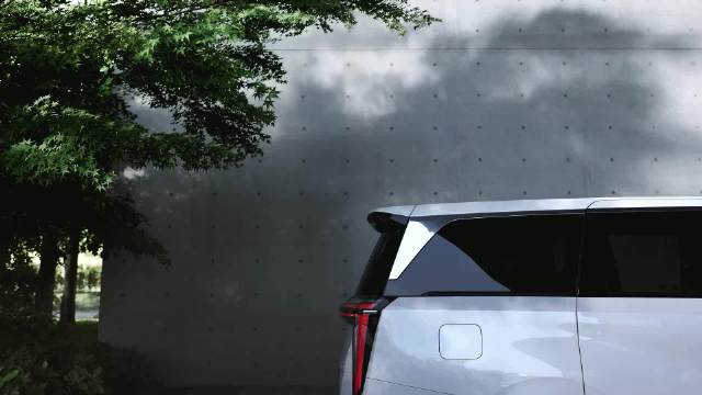 传祺M8宗师版的广告片都看过吧？海外版宣传片看过吗？