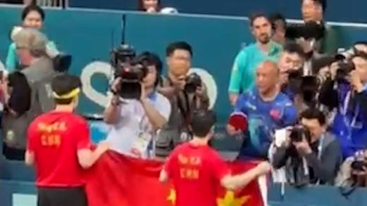 视频回放球拍被踩断始末