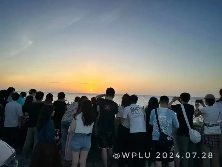 卢先生拍摄的7月28日凌晨,临港海边的情况