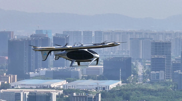 盛世龙eVTOL电动垂直起降航空器完成跨长江首飞。受访者供图